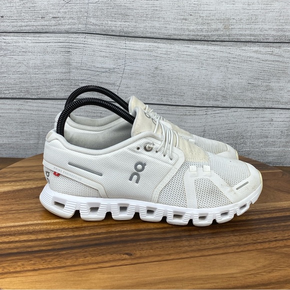ON Running Cloud 5 White Slip On Lifestyle Shoes Women’s Sneaker Size 7.5 - Picture 4 of 12